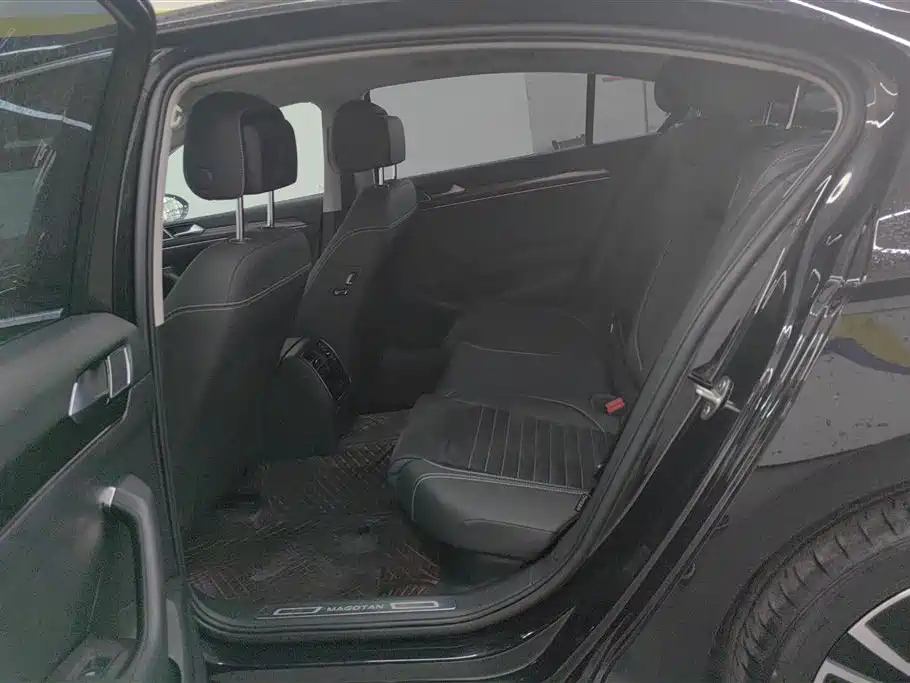 VOLKSWAGEN MAGOTAN 2022