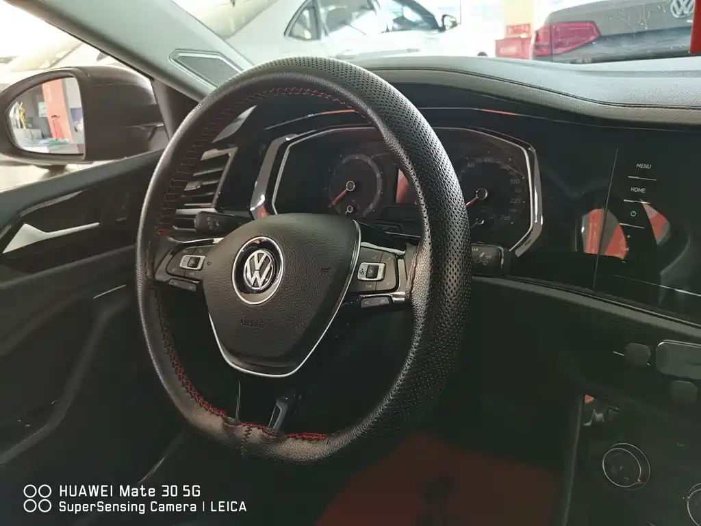 VOLKSWAGEN SAGITAR 2022