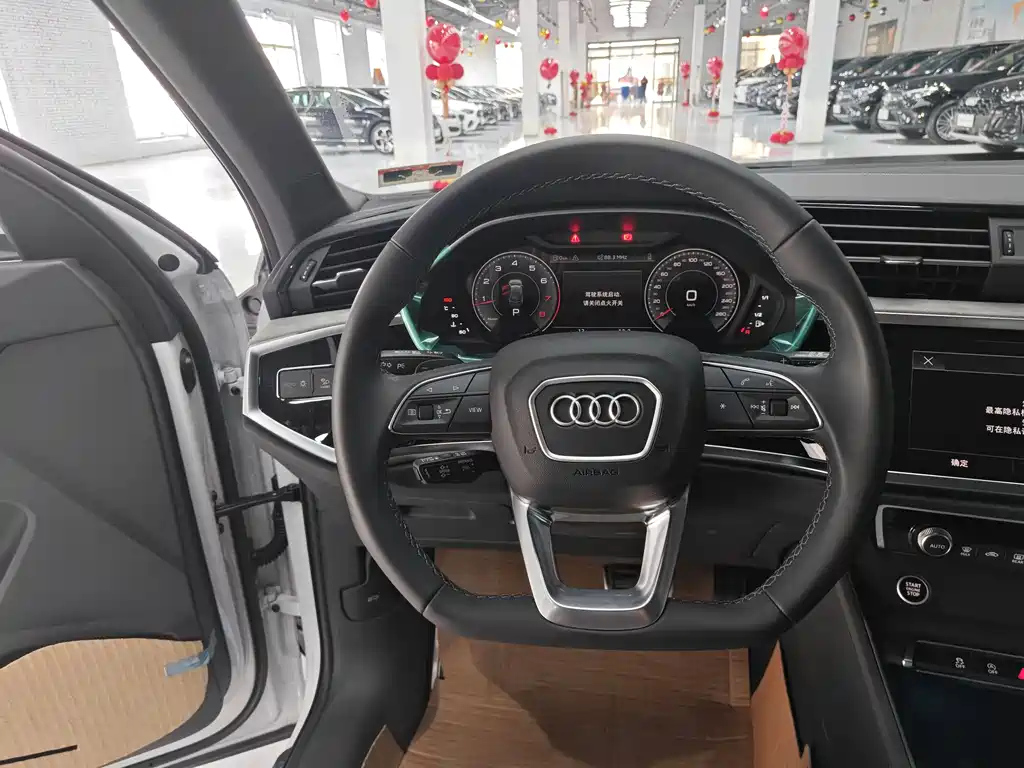 AUDI Q3 2024