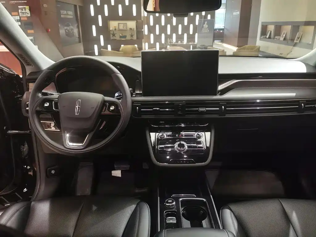 LINCOLN ADVENTURER 2021