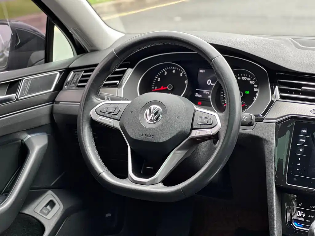 VOLKSWAGEN MAGOTAN 2020