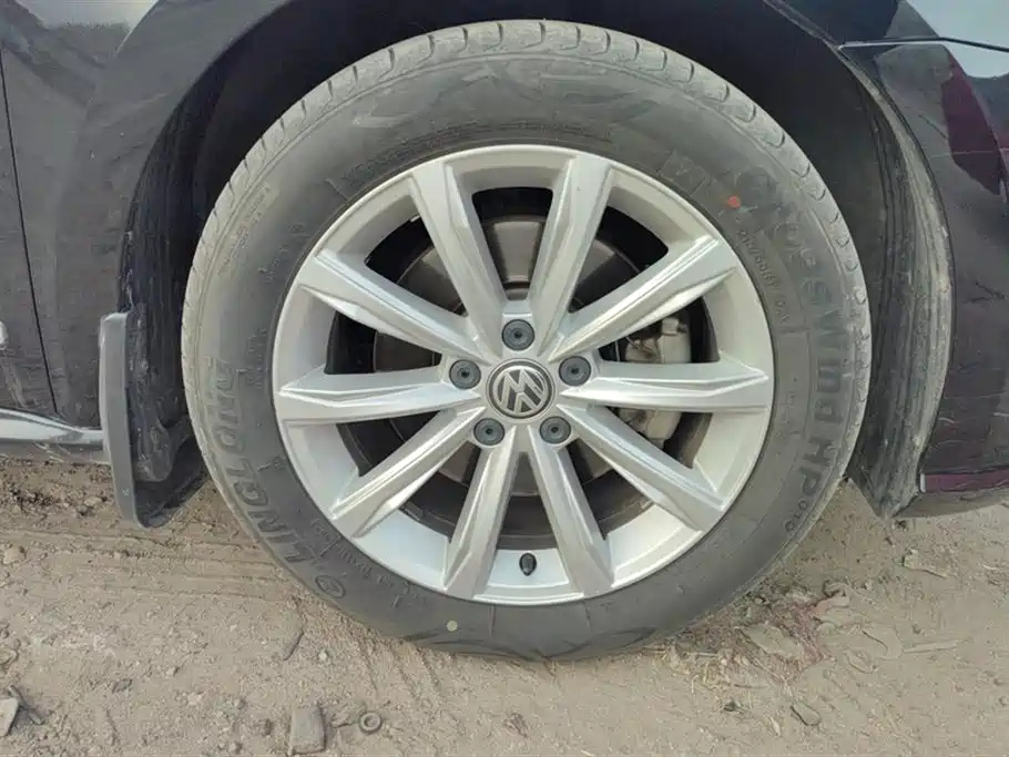 VOLKSWAGEN PASSAT 2017