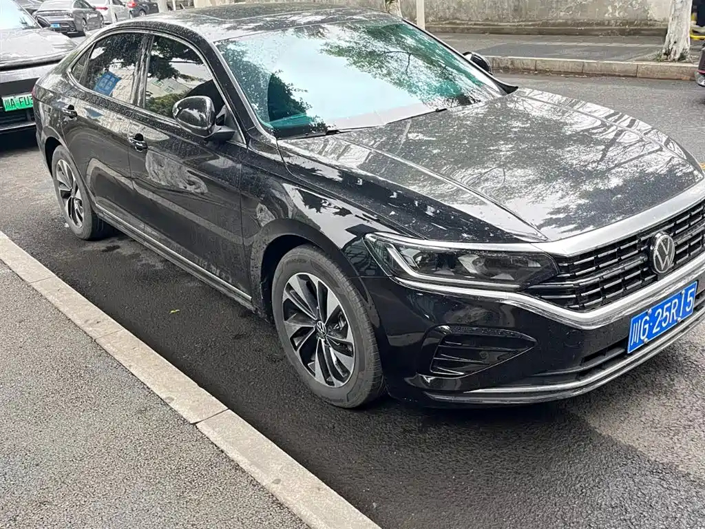 VOLKSWAGEN PASSAT 2023