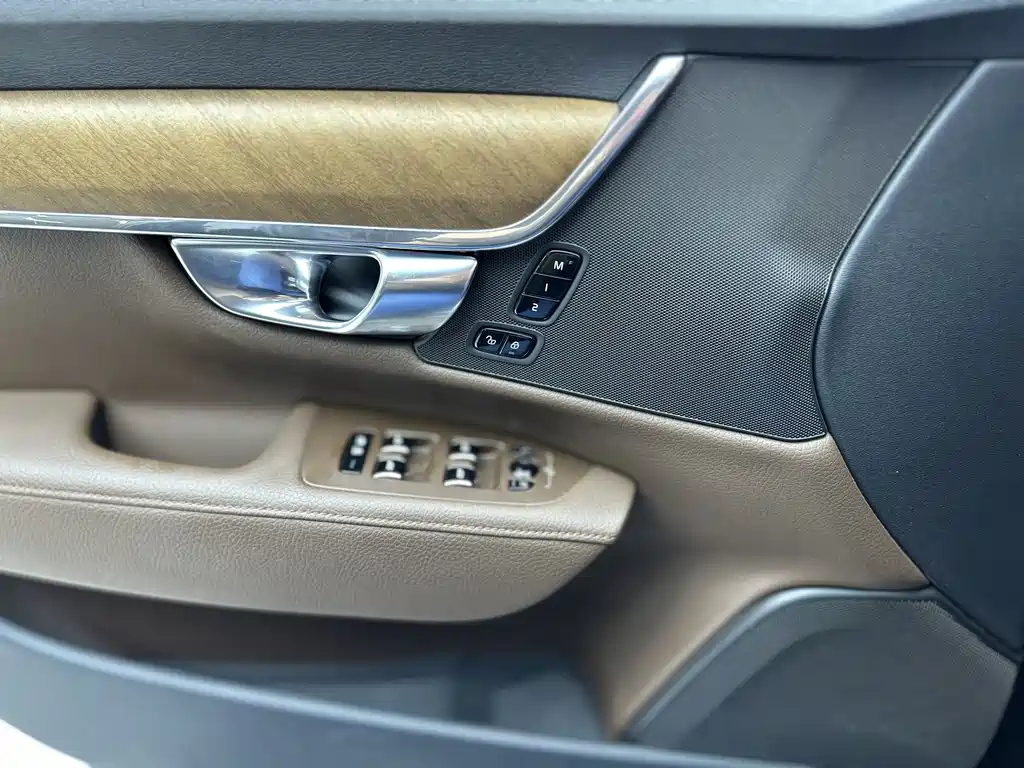 VOLVO S90 2022