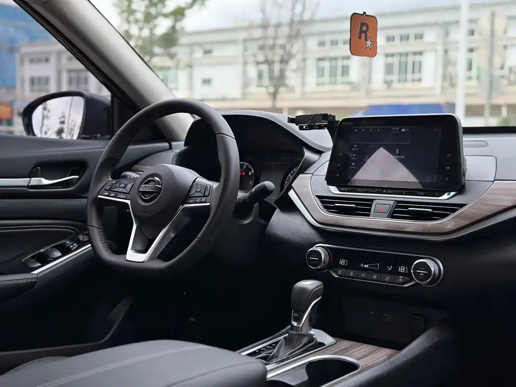 NISSAN TEANA 2022