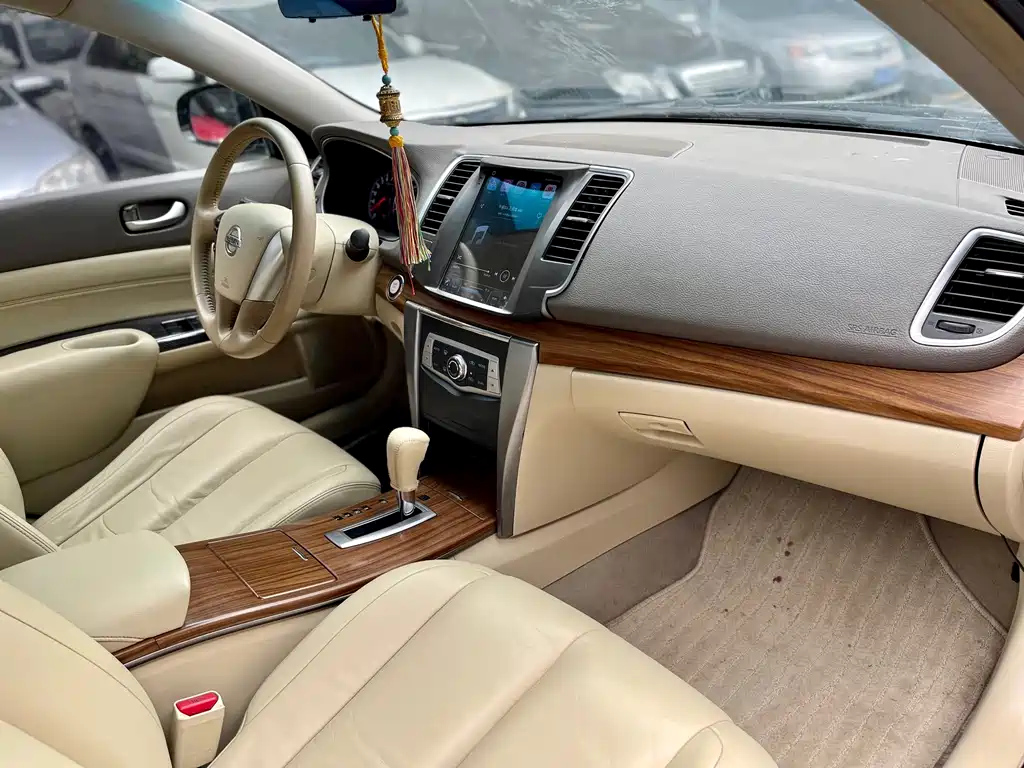 NISSAN TEANA 2011