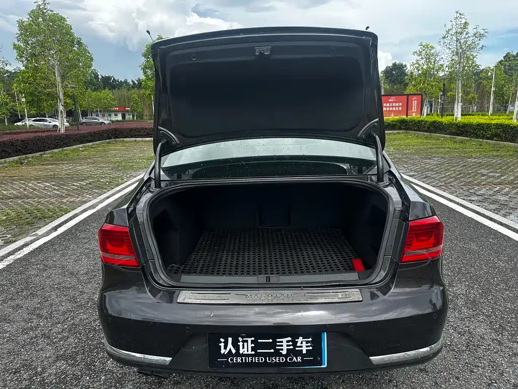 VOLKSWAGEN MAGOTAN 2012