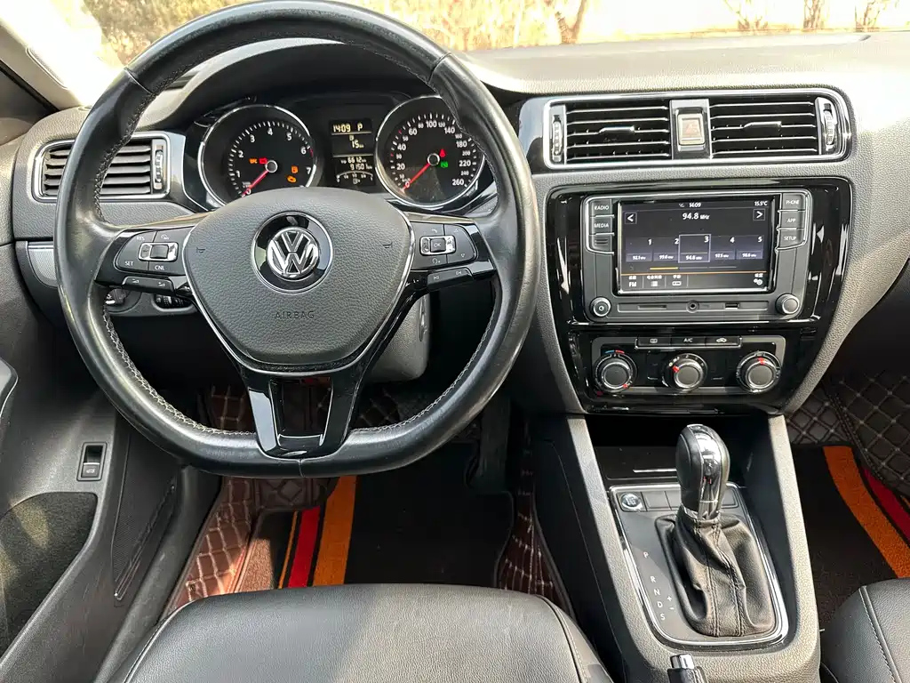 VOLKSWAGEN SAGITAR 2018