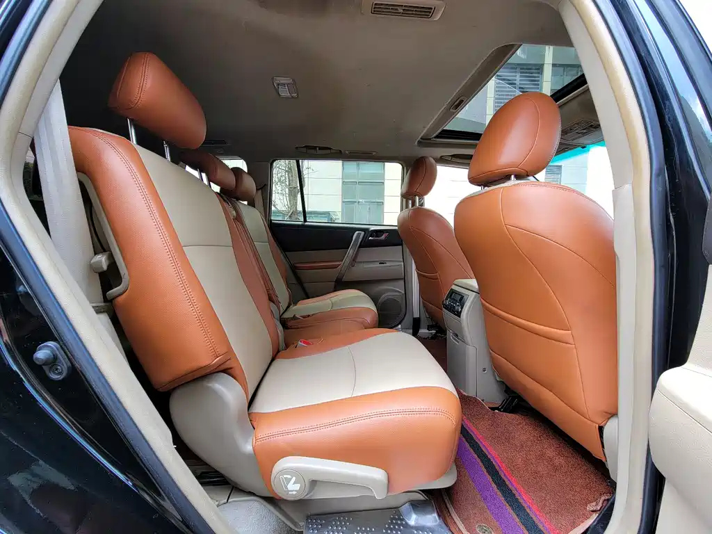 TOYOTA HIGHLANDER 2010