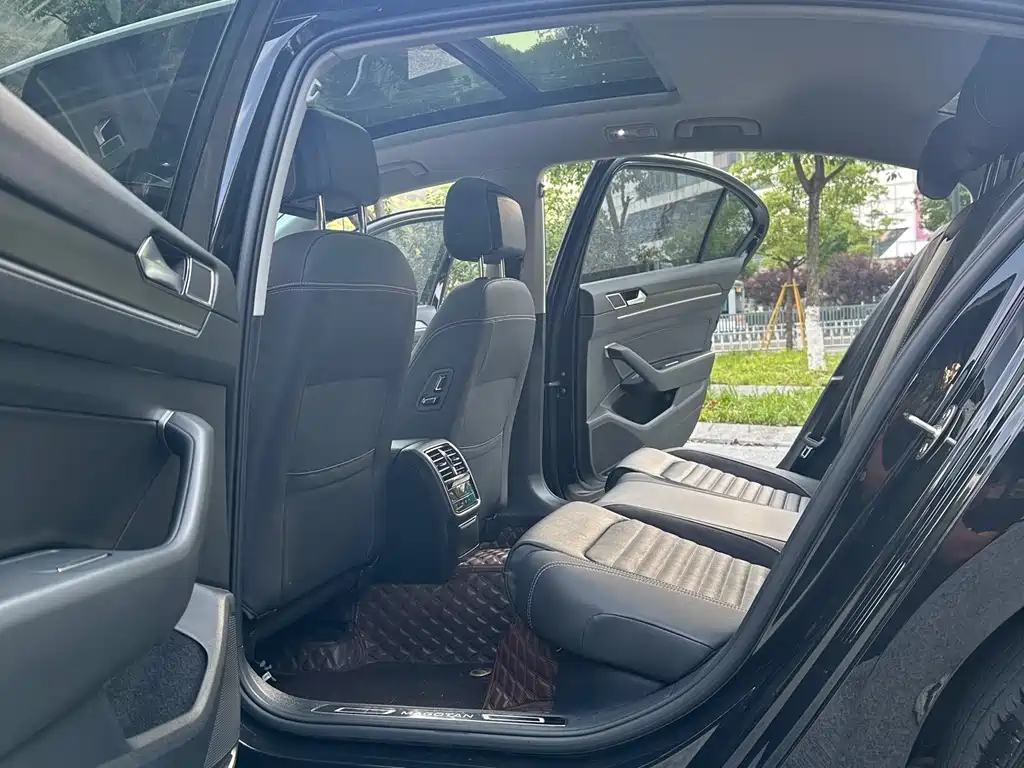 VOLKSWAGEN MAGOTAN 2021