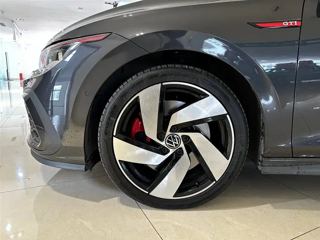 VOLKSWAGEN GOLF 2022