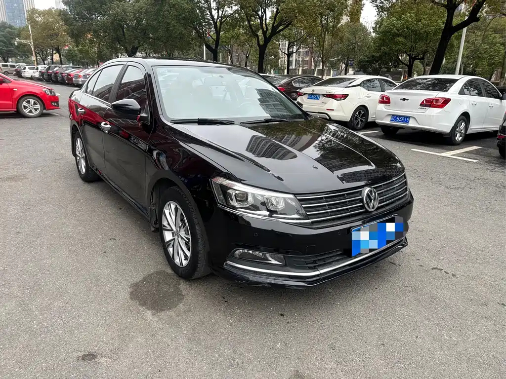 VOLKSWAGEN LAVIDA 2016