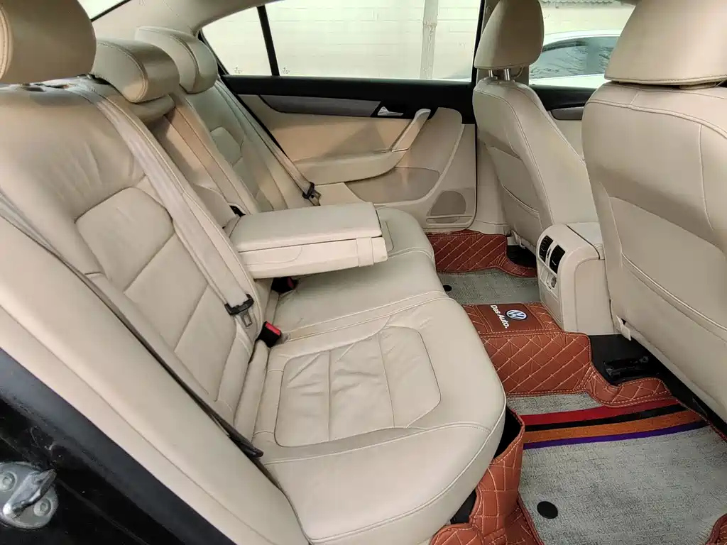 VOLKSWAGEN MAGOTAN 2012
