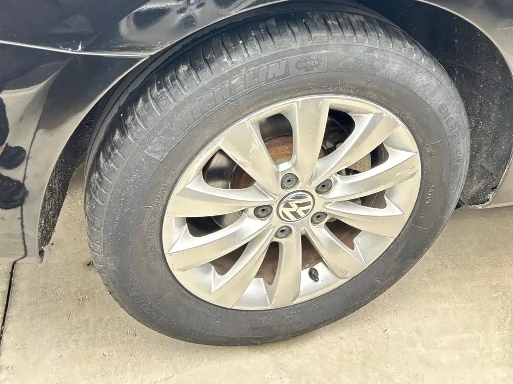 VOLKSWAGEN PASSAT 2012