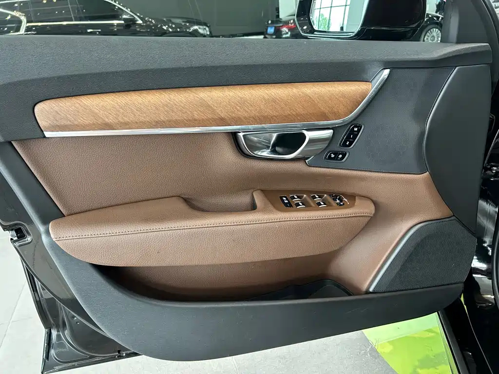 VOLVO S90 2021