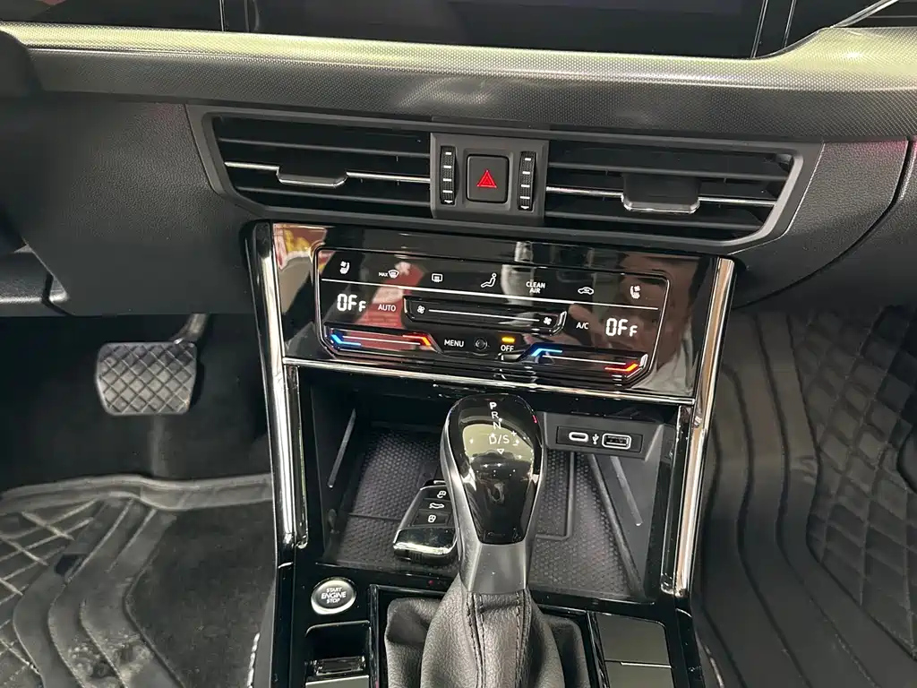 VOLKSWAGEN PASSAT 2023