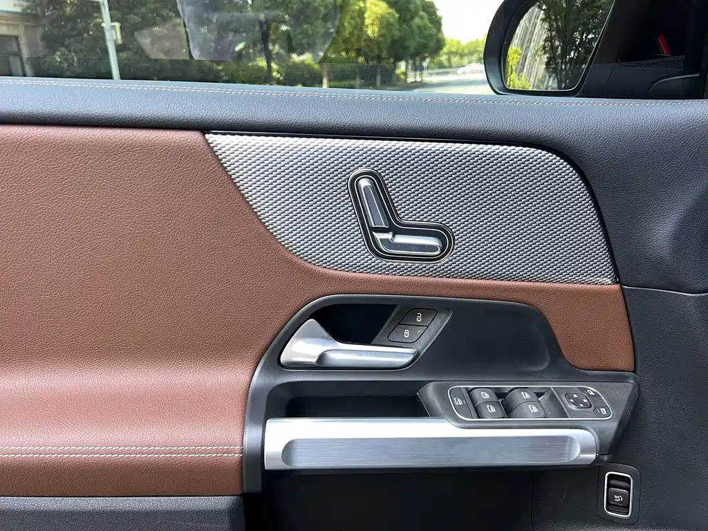 MERCEDES BENZ GLB 2024