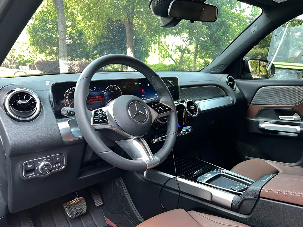 MERCEDES BENZ GLB 2024