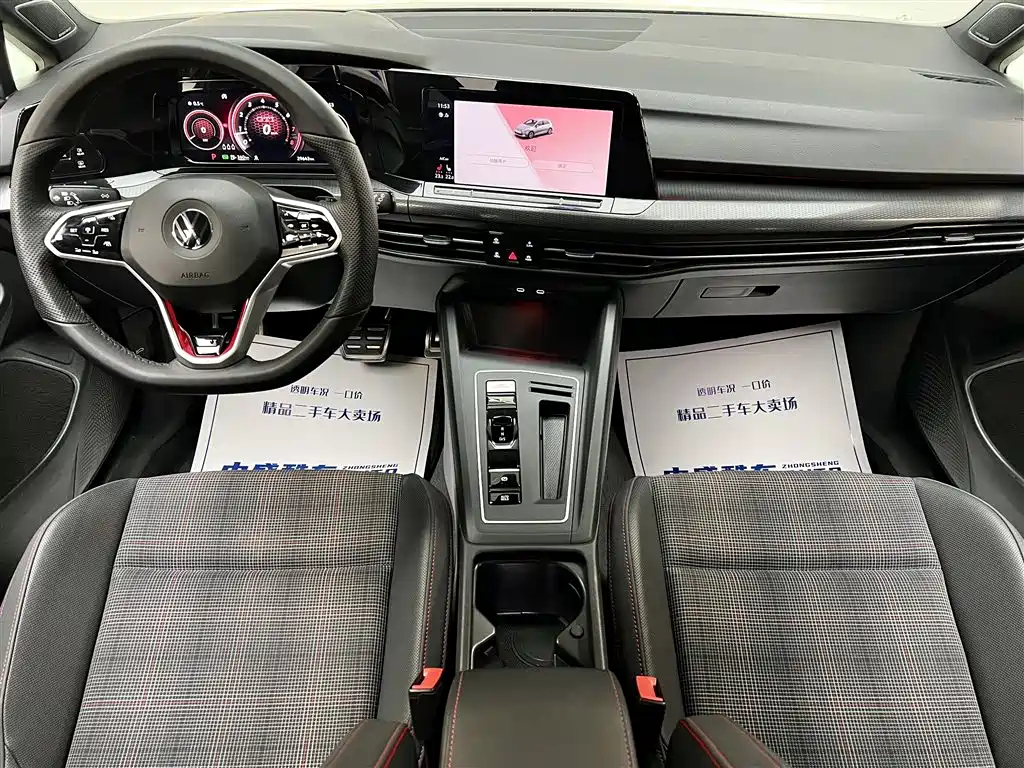 VOLKSWAGEN GOLF 2022