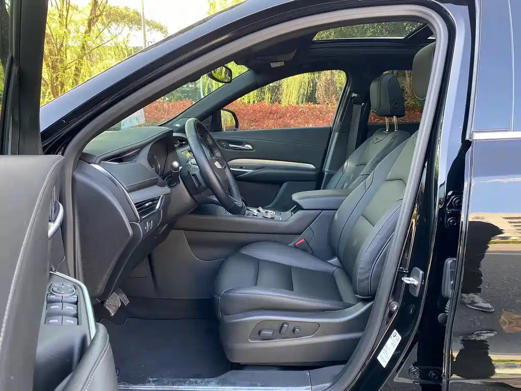 CADILLAC XT4 2021