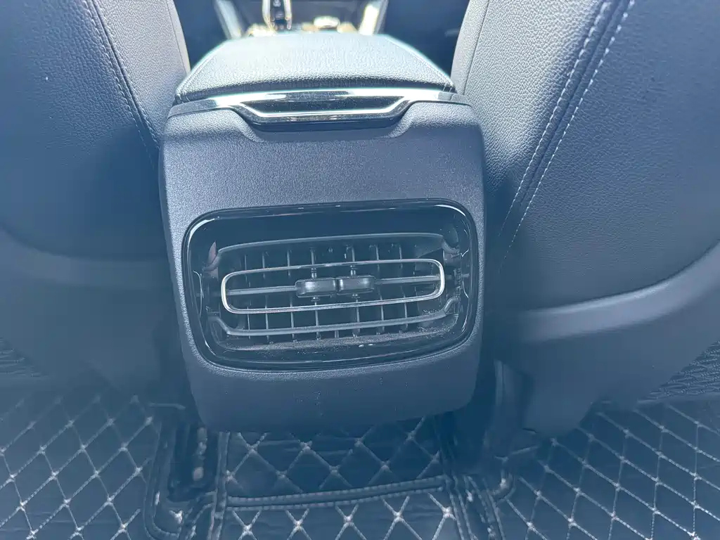 LYNK&CO 03 2018