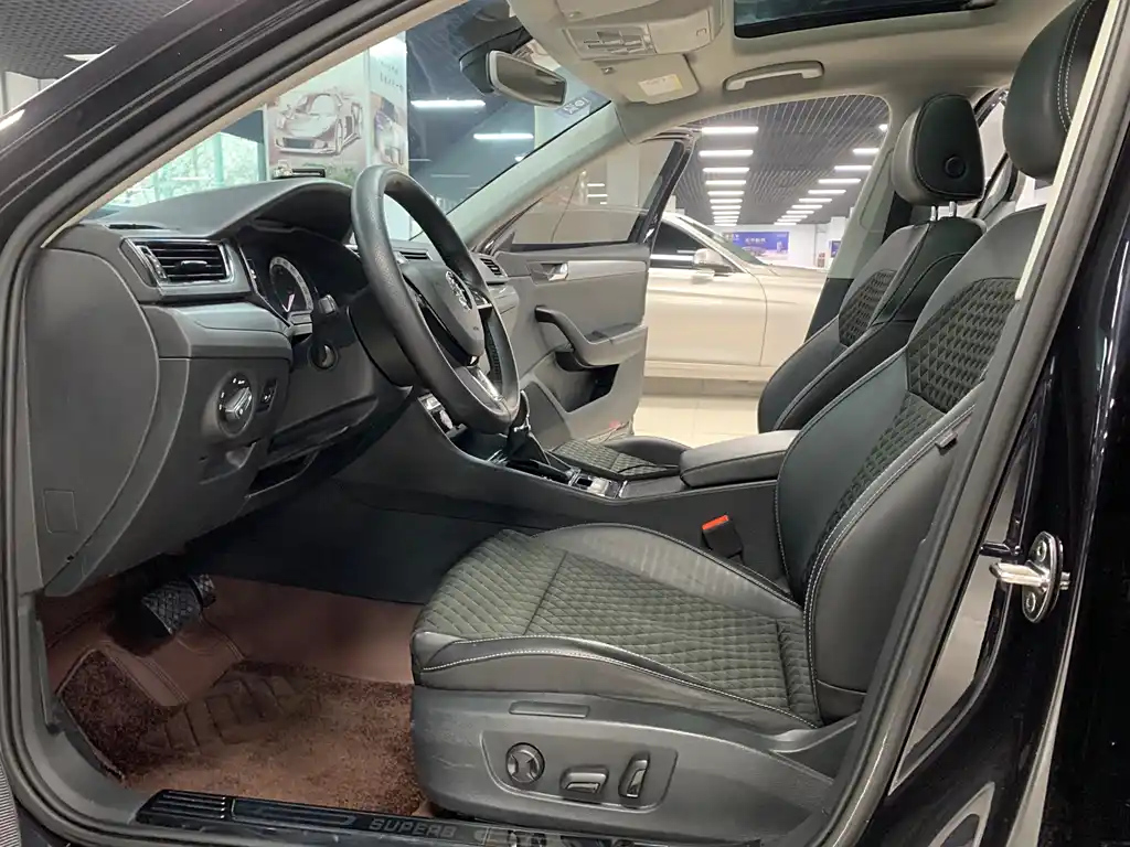 SKODA SUPERB 2017