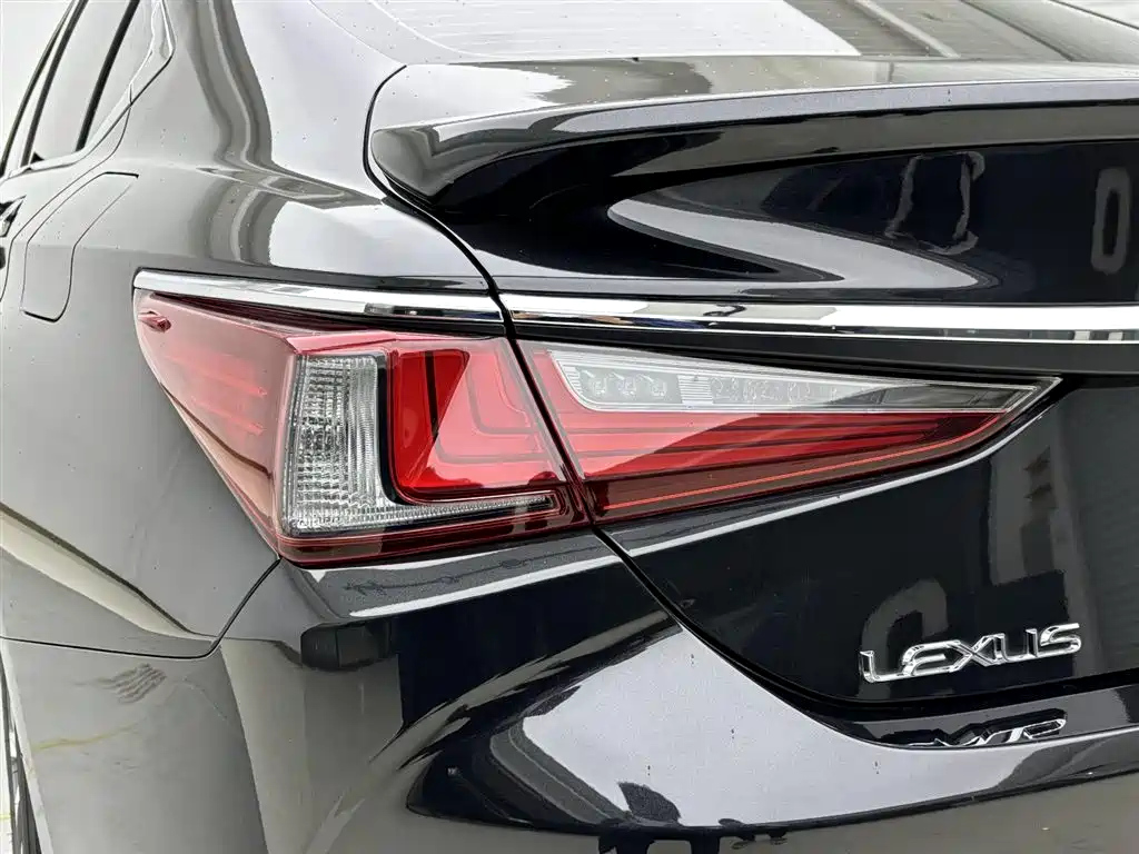 LEXUS ES 2021