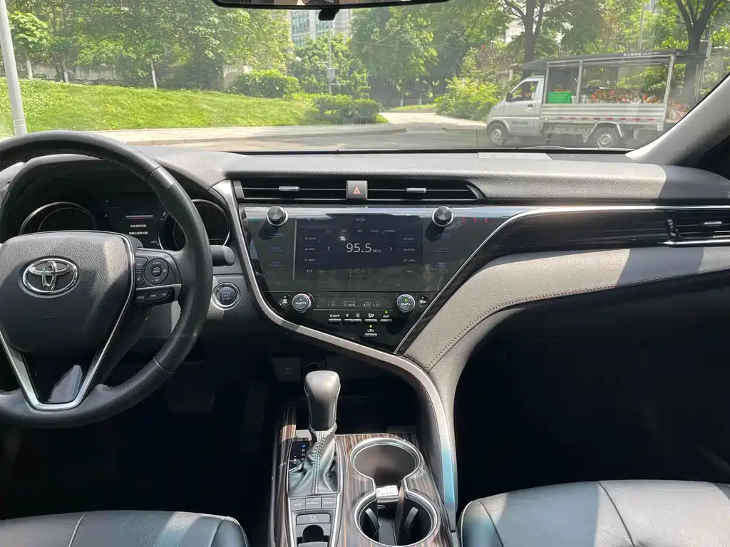 TOYOTA CAMRY 2020
