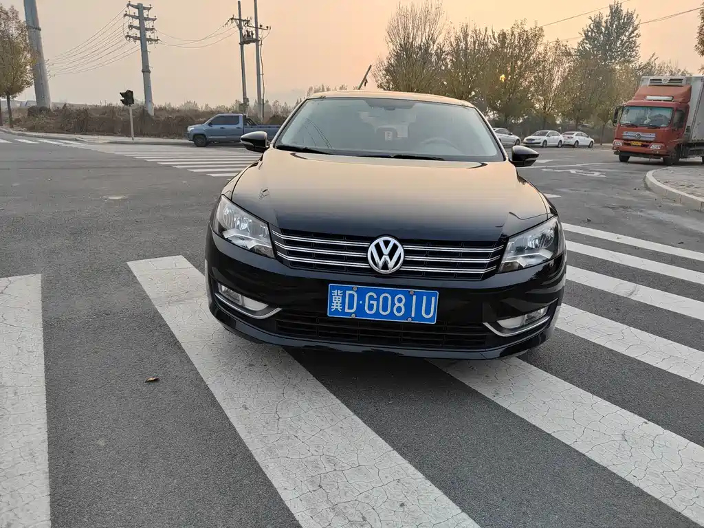VOLKSWAGEN PASSAT 2012