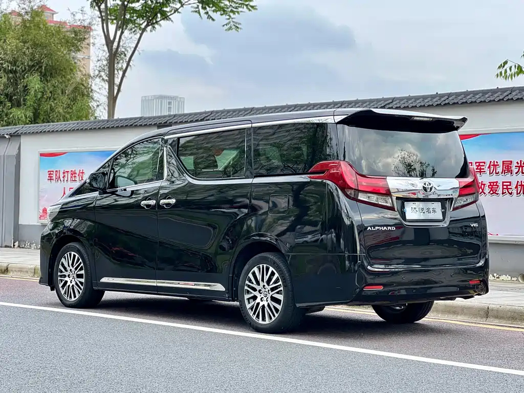 TOYOTA ALPHARD 2017