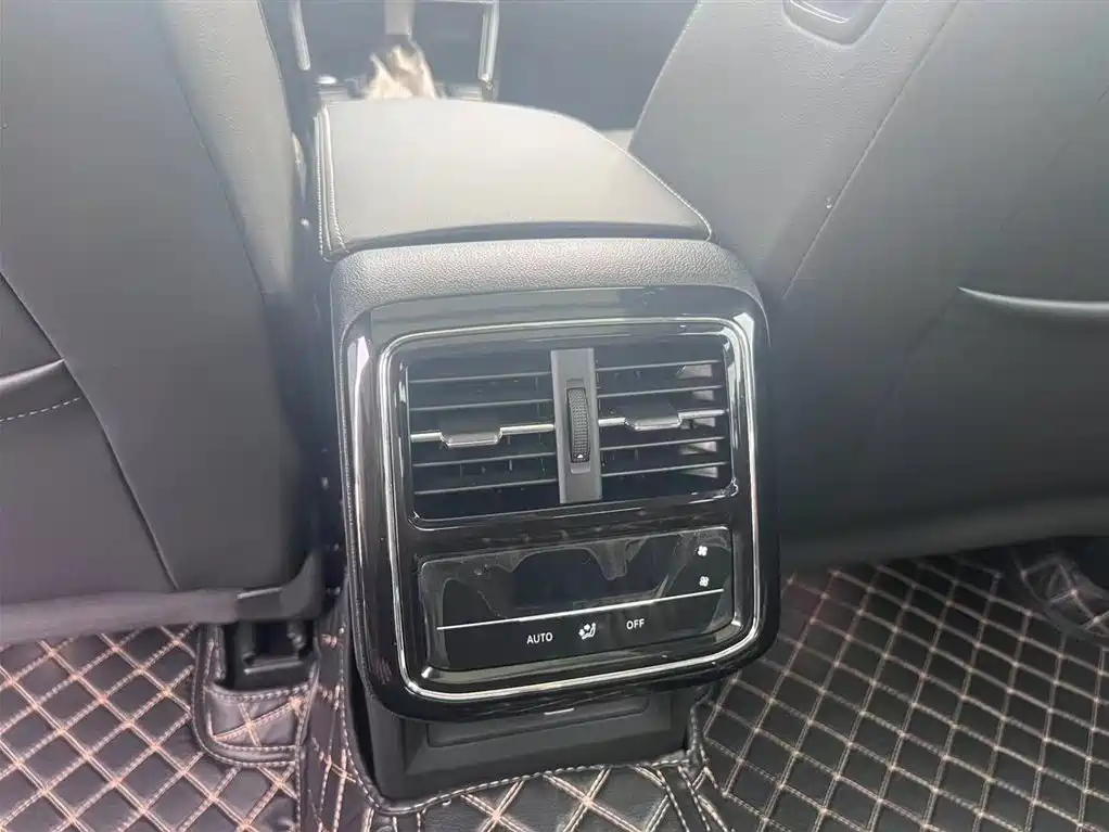 VOLKSWAGEN PASSAT 2023