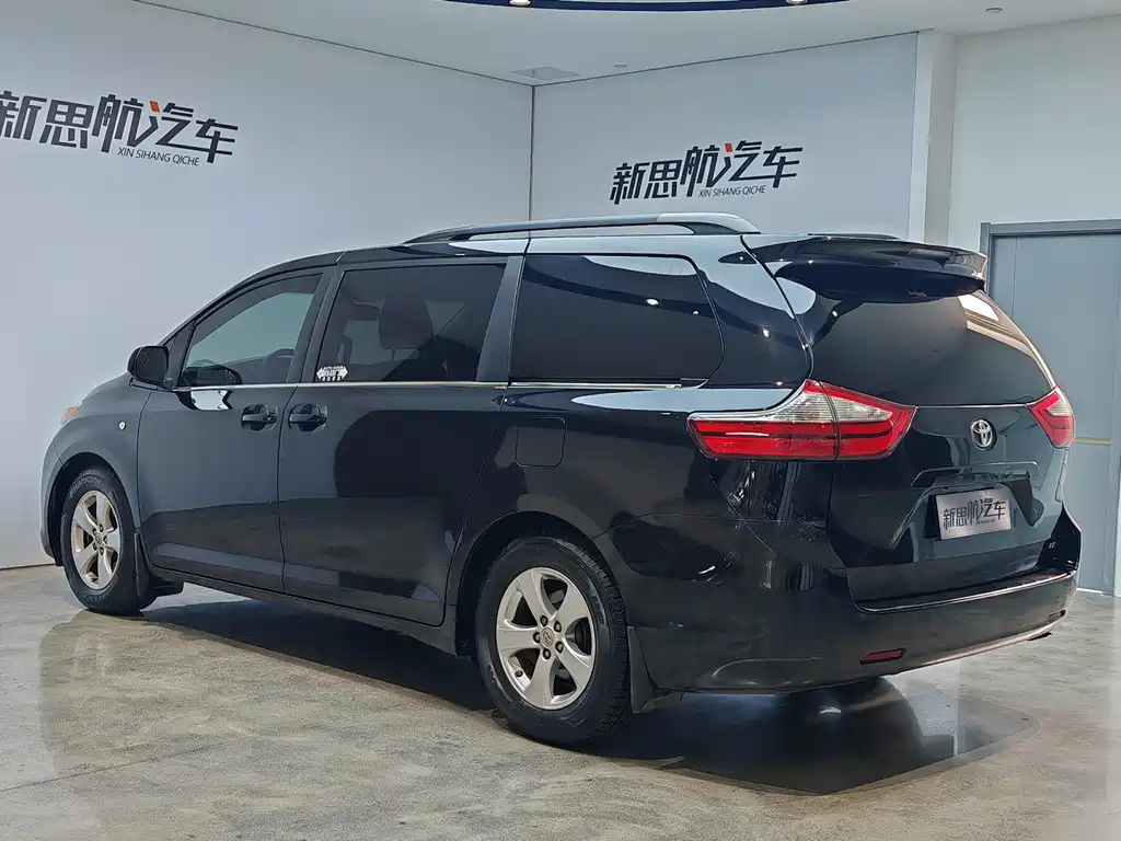 TOYOTA SIENNA 2018