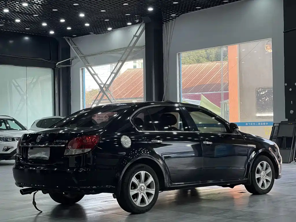 VOLKSWAGEN LAVIDA 2011