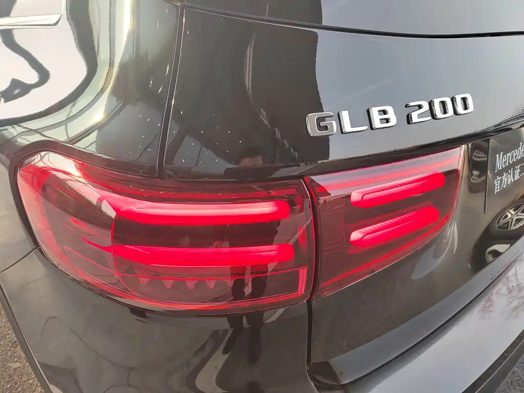 MERCEDES BENZ GLB 2024