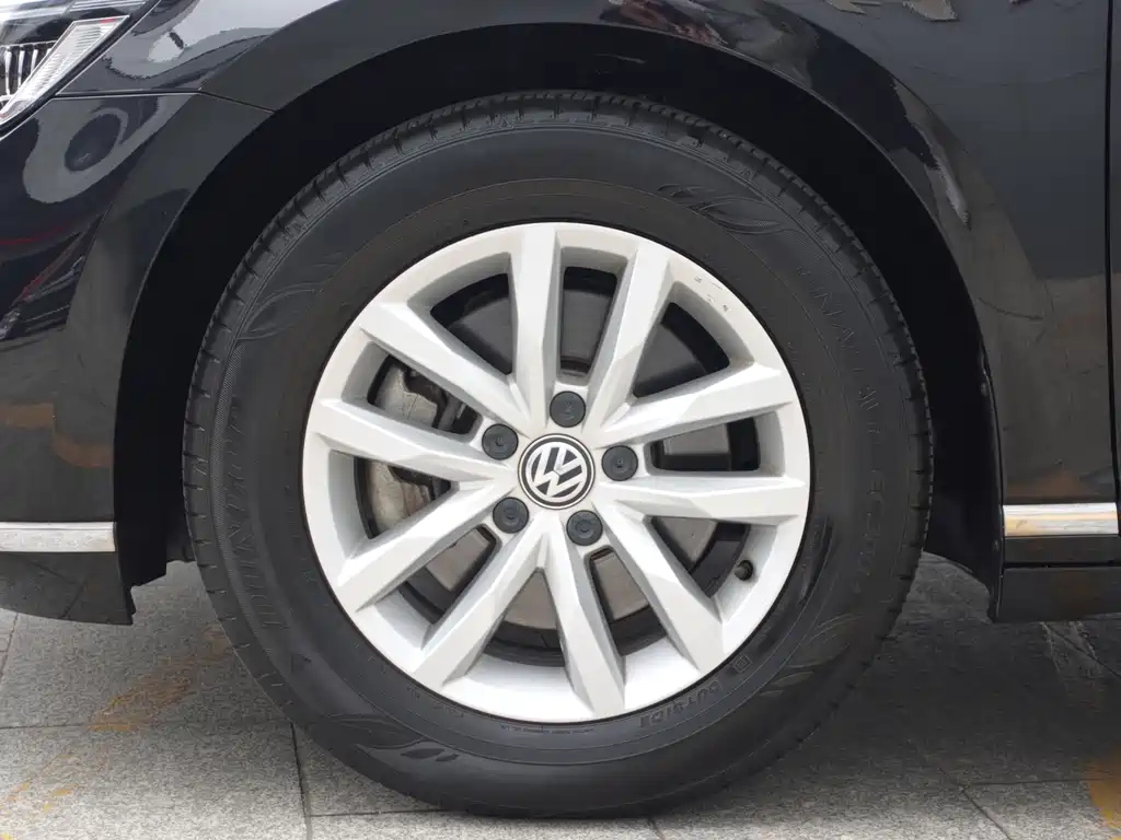 VOLKSWAGEN MAGOTAN 2020