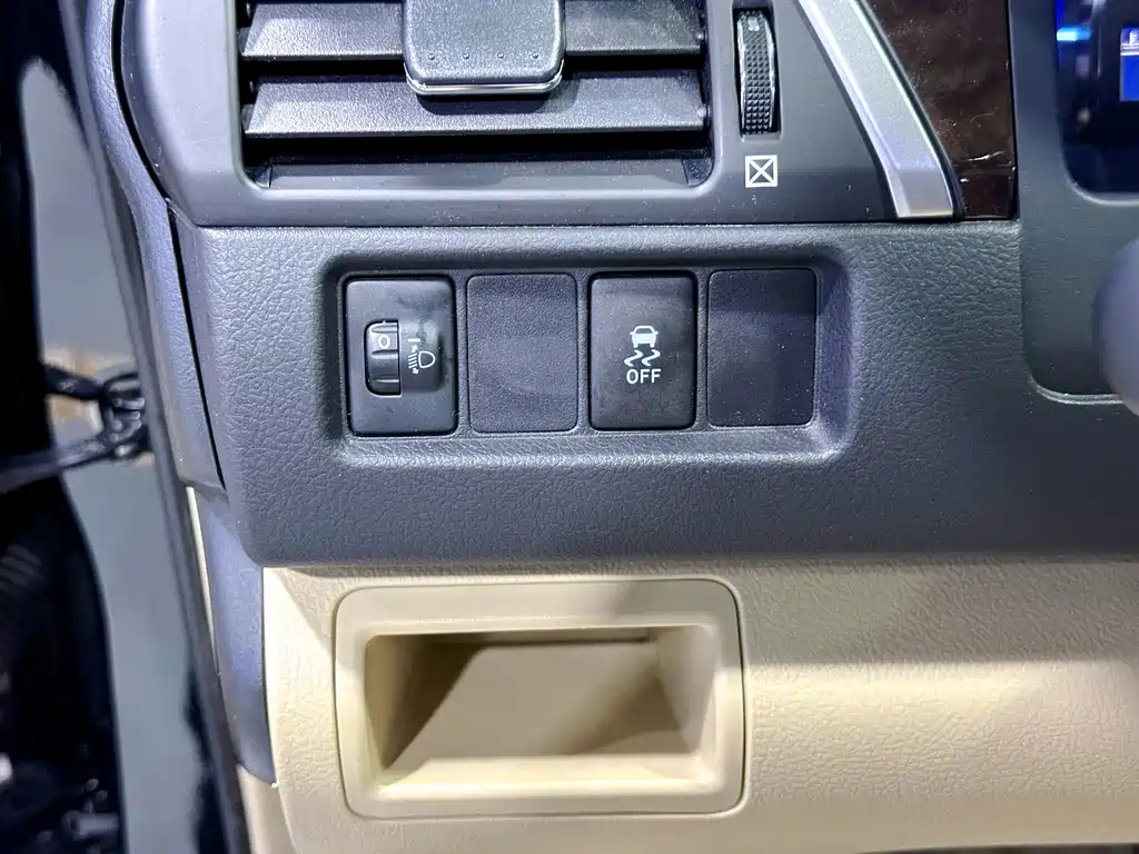 TOYOTA CAMRY 2016