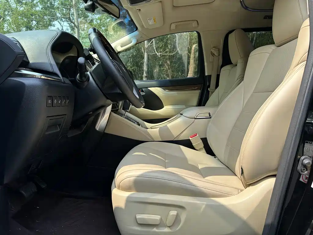 TOYOTA ALPHARD 2016