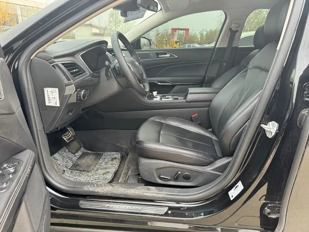FORD TAURUS 2021