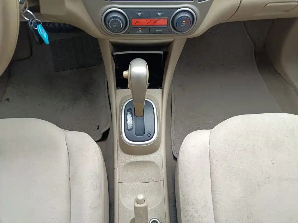 NISSAN SYLPHY 2015