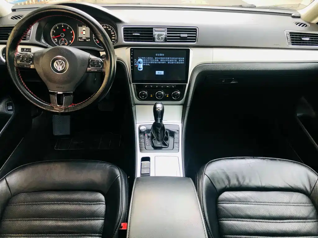 VOLKSWAGEN PASSAT 2015