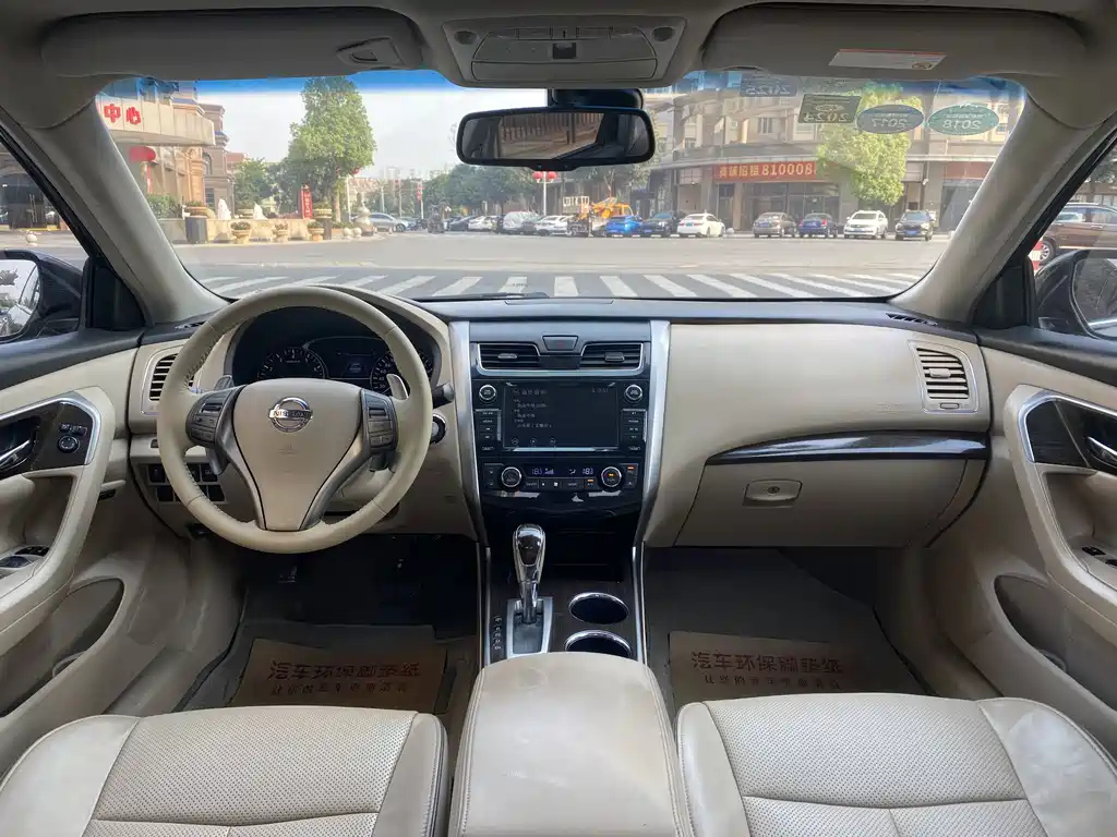 NISSAN TEANA 2015