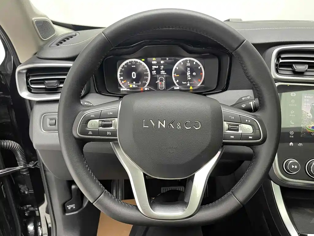 LYNK&CO 01 2020