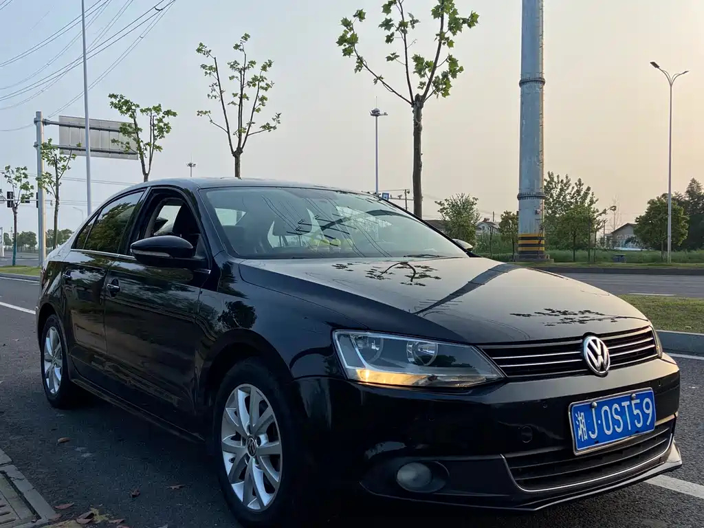 VOLKSWAGEN SAGITAR 2012