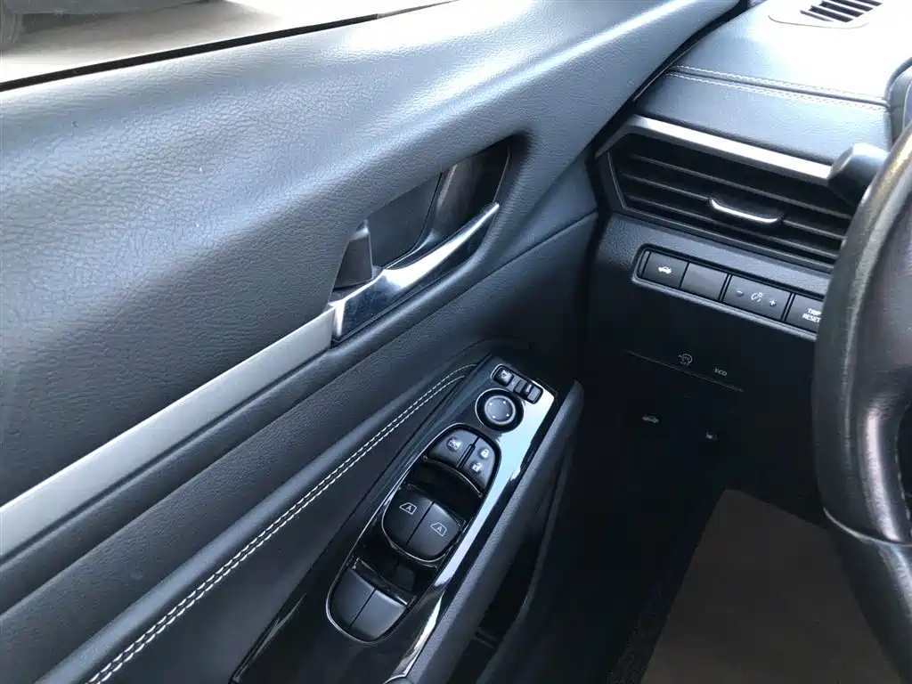NISSAN TEANA 2020