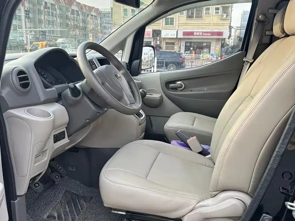NISSAN NV200 2016