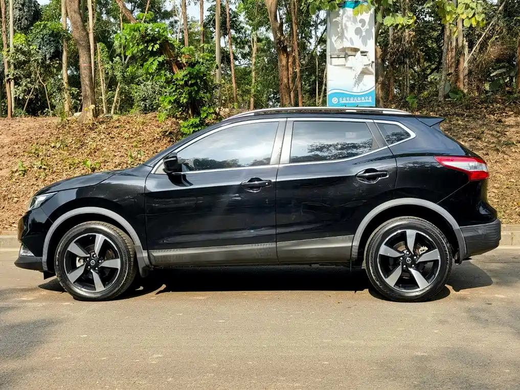 NISSAN QASHQAI 2018