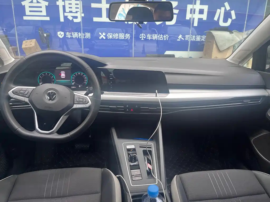 VOLKSWAGEN GOLF 2022