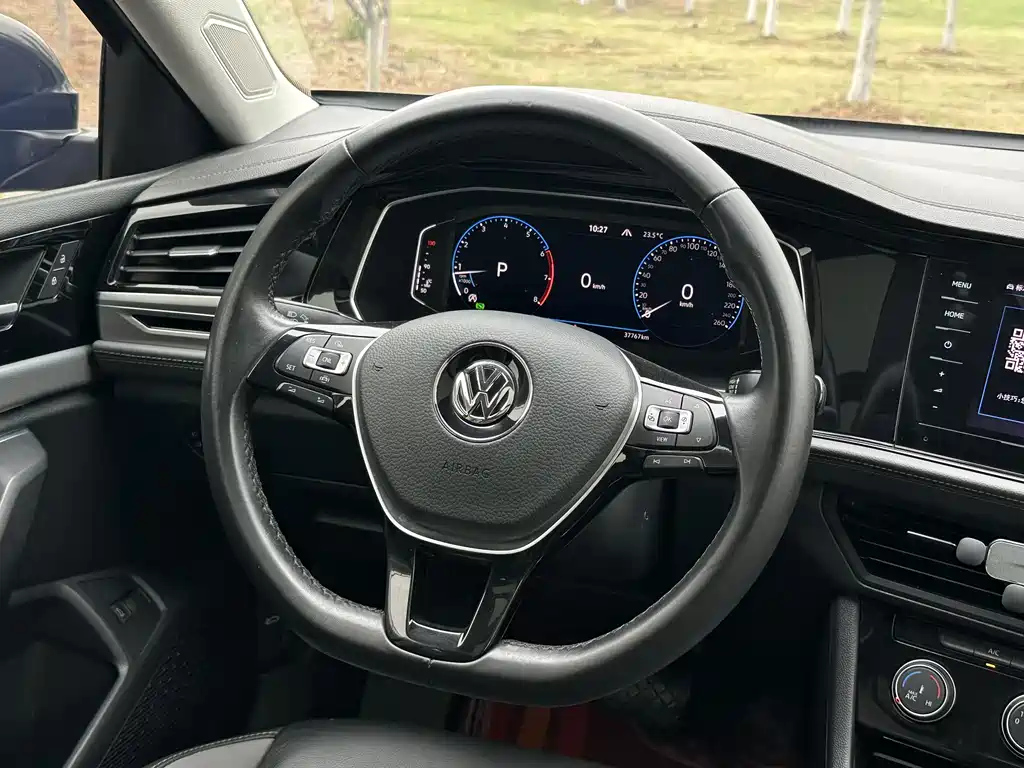 VOLKSWAGEN SAGITAR 2022