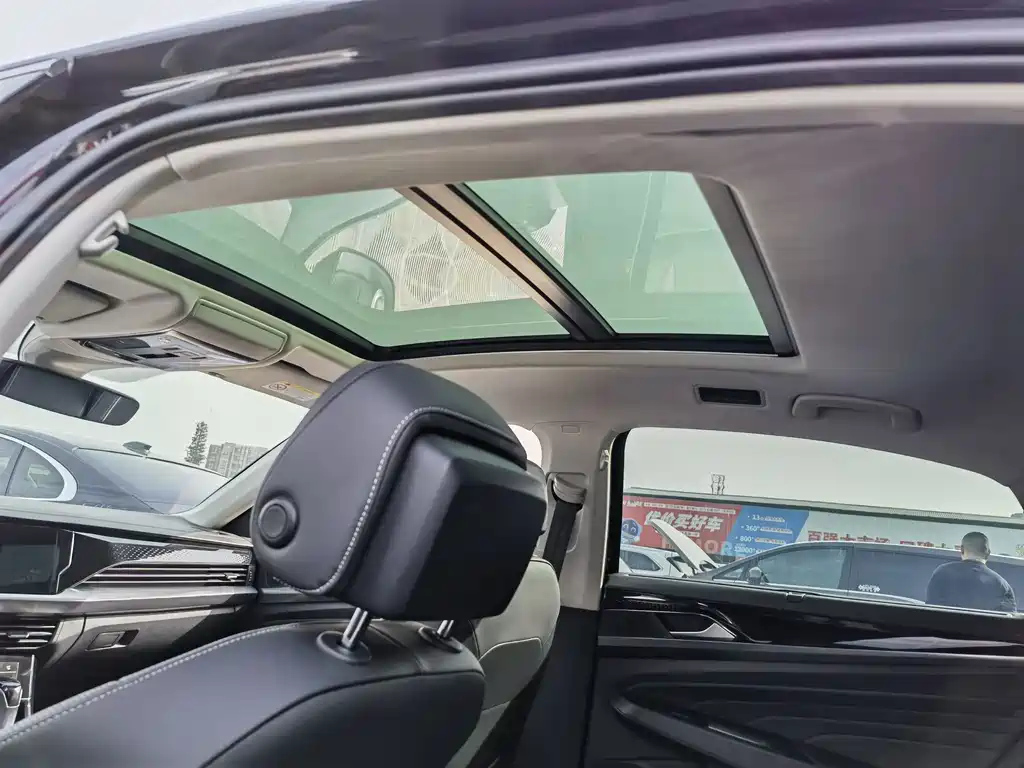VOLKSWAGEN PASSAT 2023