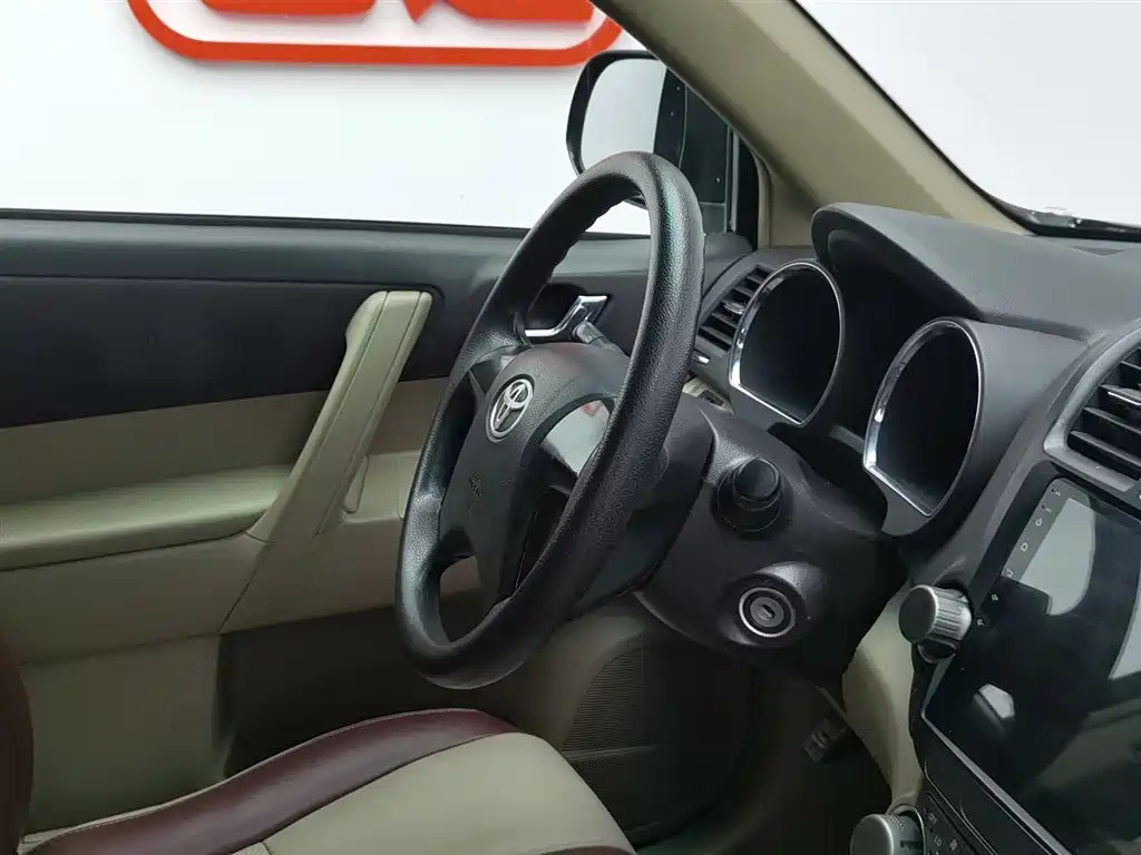 TOYOTA HIGHLANDER 2012